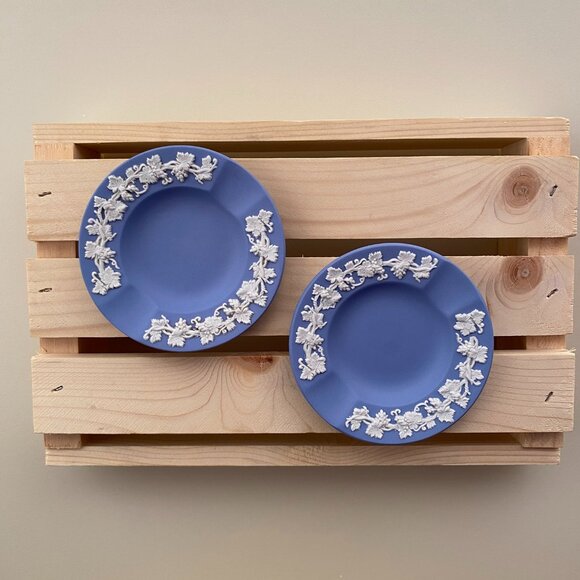 Wedgwood Blue Jasperware Pair of Small Plates with White Motif - Picture 2 of 5